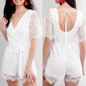 TRIXXI | Surplice V Neck White Lace Romper Short Sleeve size Small